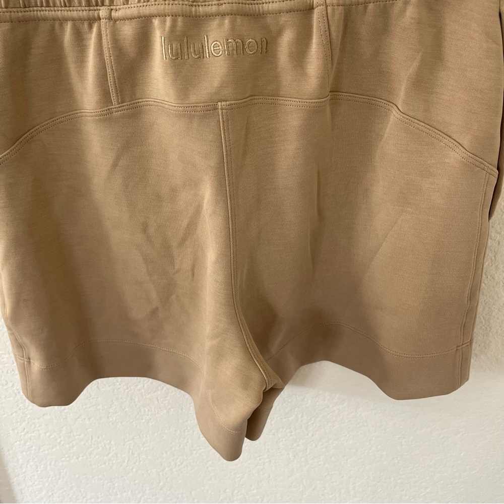 Lululemon Athletica Women's 4 Athletic Shorts. - Picture 5 of 7